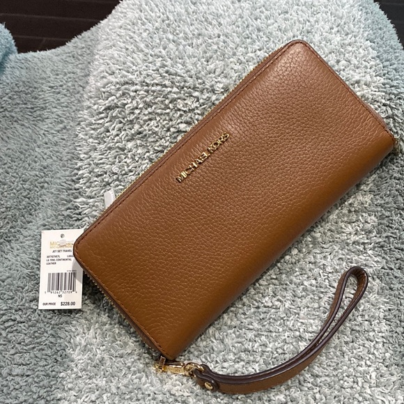 Michael Kors Collection Handbags - Michael Kors wristlet purse